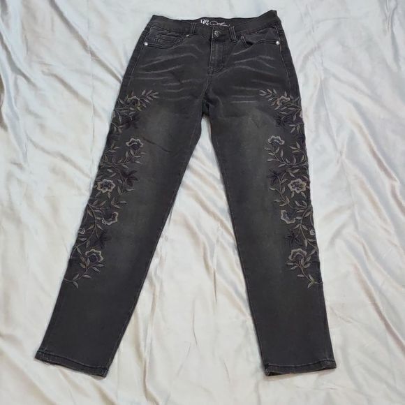 DG2 Skinny Jeans Stretch Leggings with Embroidery Sz 4P - Picture 3 of 10
